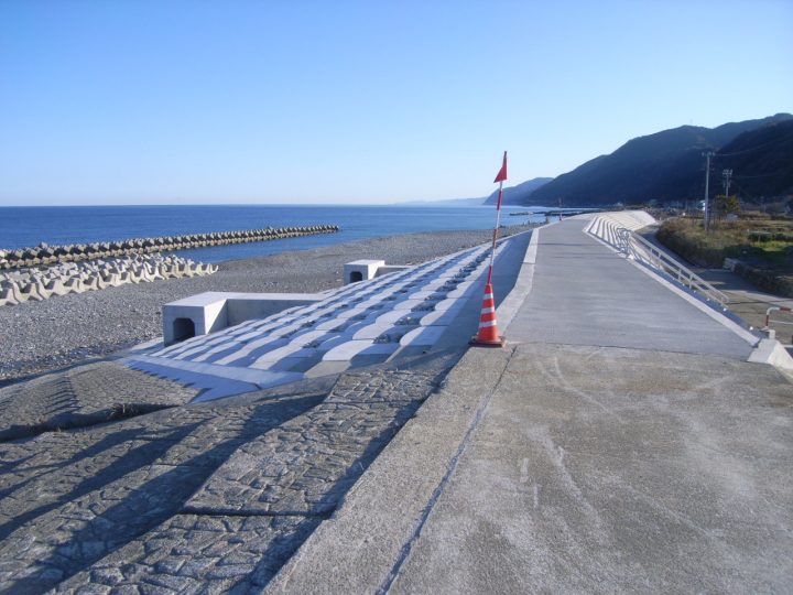 境海岸侵食対策緩傾斜護岸第１工区工事